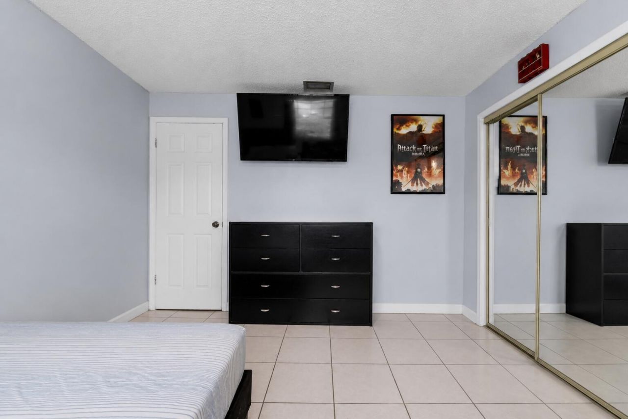 8880 NW 7th Street, Pembroke Pines, FL 33024 Photo