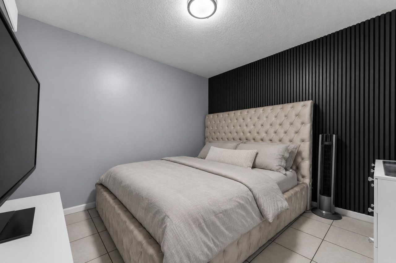 8880 NW 7th Street, Pembroke Pines, FL 33024 Photo