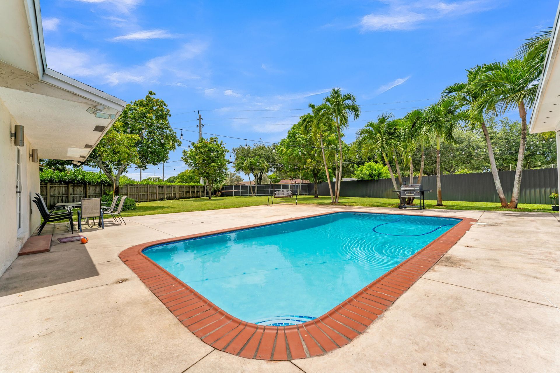 8880 NW 7th Street, Pembroke Pines, FL 33024 Photo