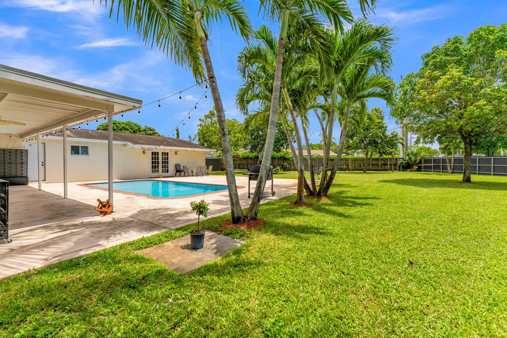 8880 NW 7th Street, Pembroke Pines, FL 33024 Photo