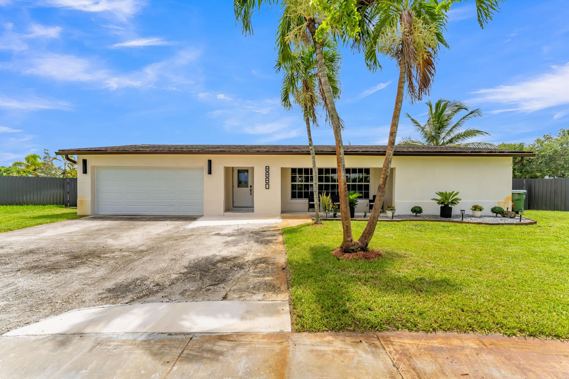 8880 NW 7th Street, Pembroke Pines, FL 33024 Photo