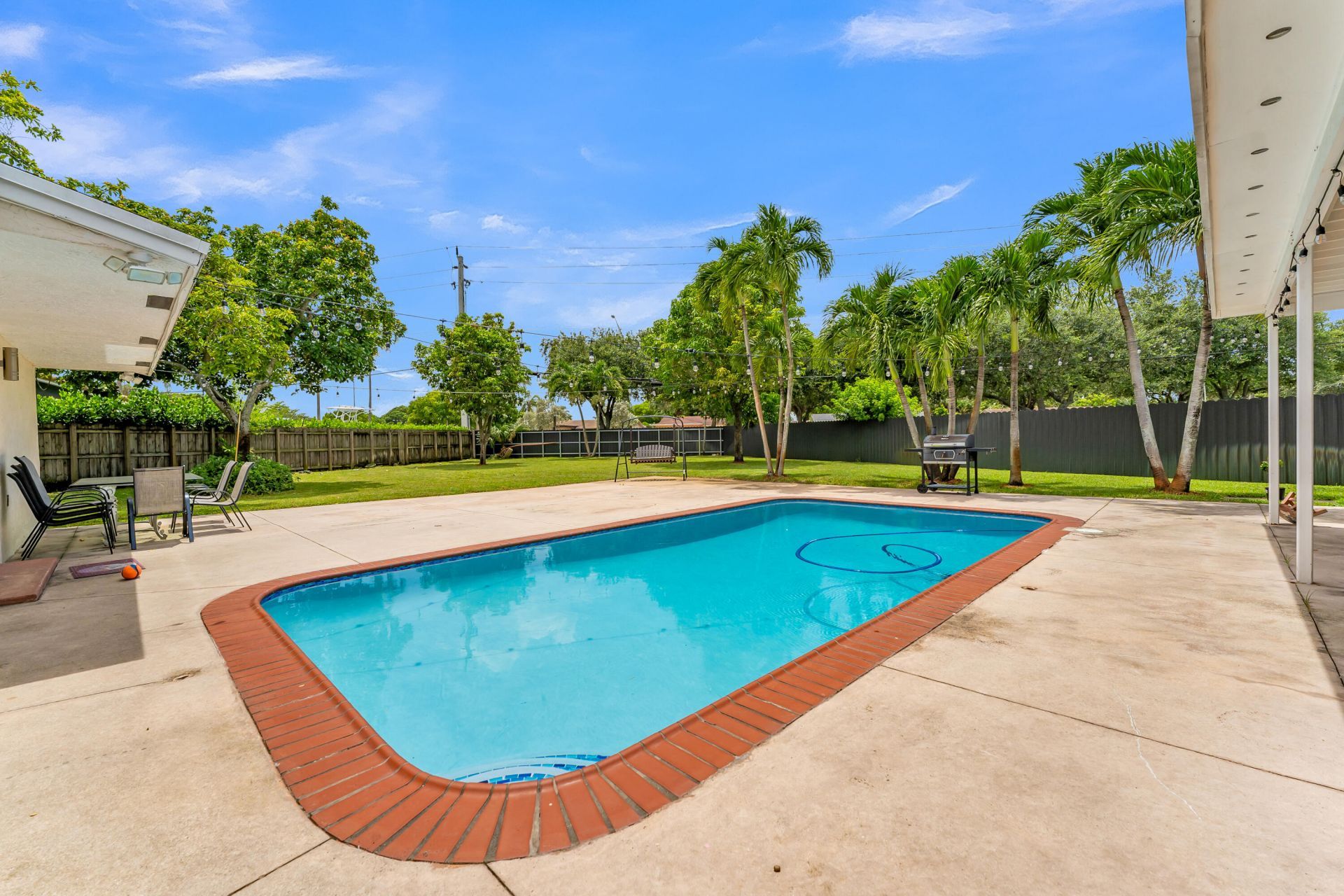 8880 NW 7th Street, Pembroke Pines, FL 33024 Photo