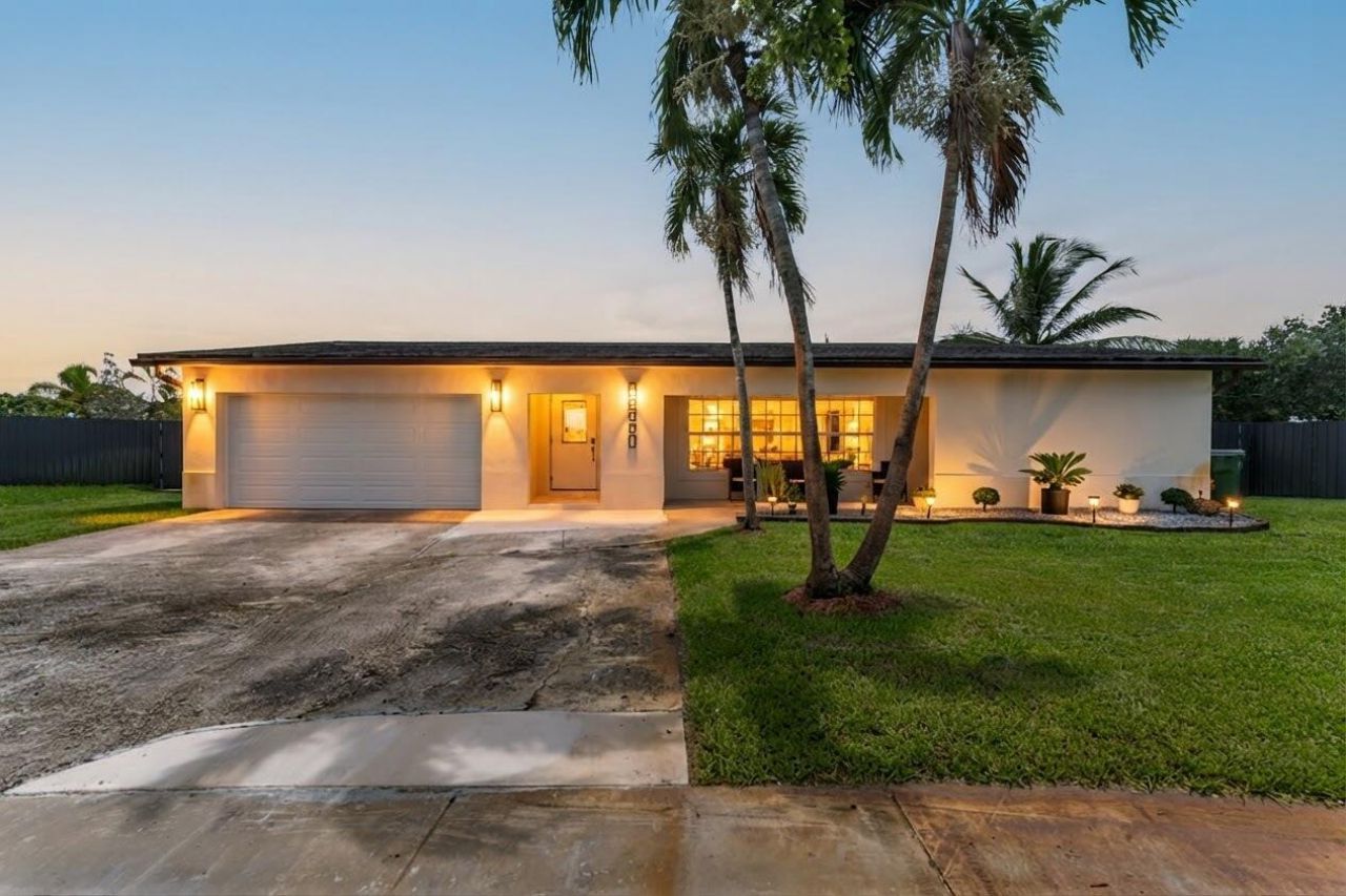 8880 NW 7th Street, Pembroke Pines, FL 33024 Photo