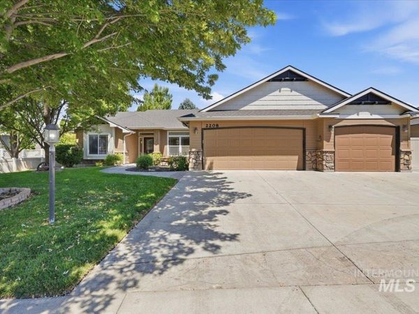 2208 W Kelly Creek Dr, Meridian, ID 83646