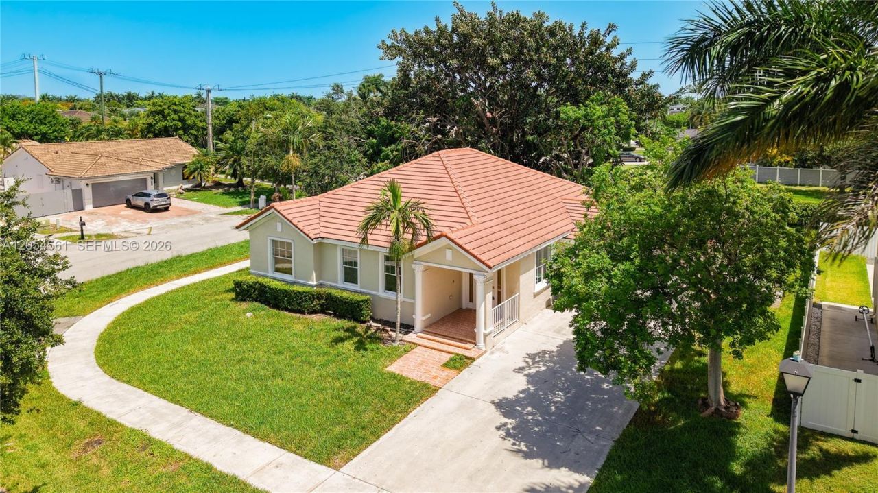 12971 SW 200th Ter , Miami, FL 33177 Photo
