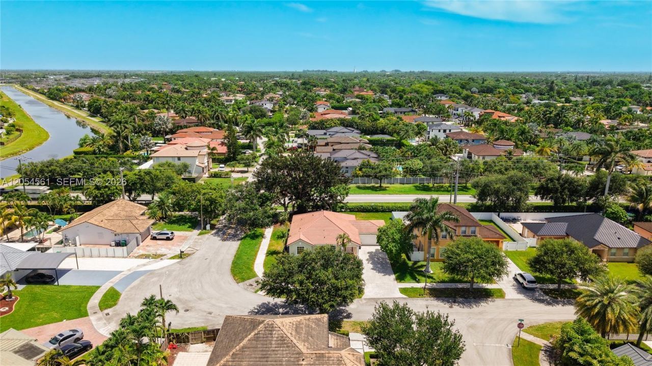 12971 SW 200th Ter , Miami, FL 33177 Photo