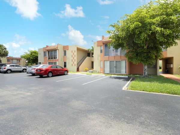 9350 W Flagler St , Unit 208B, Miami, FL 33174