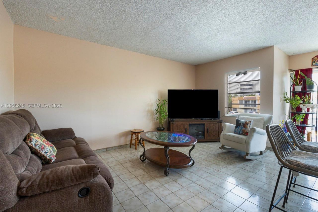 9350 W Flagler St , Unit 208B, Miami, FL 33174 Photo
