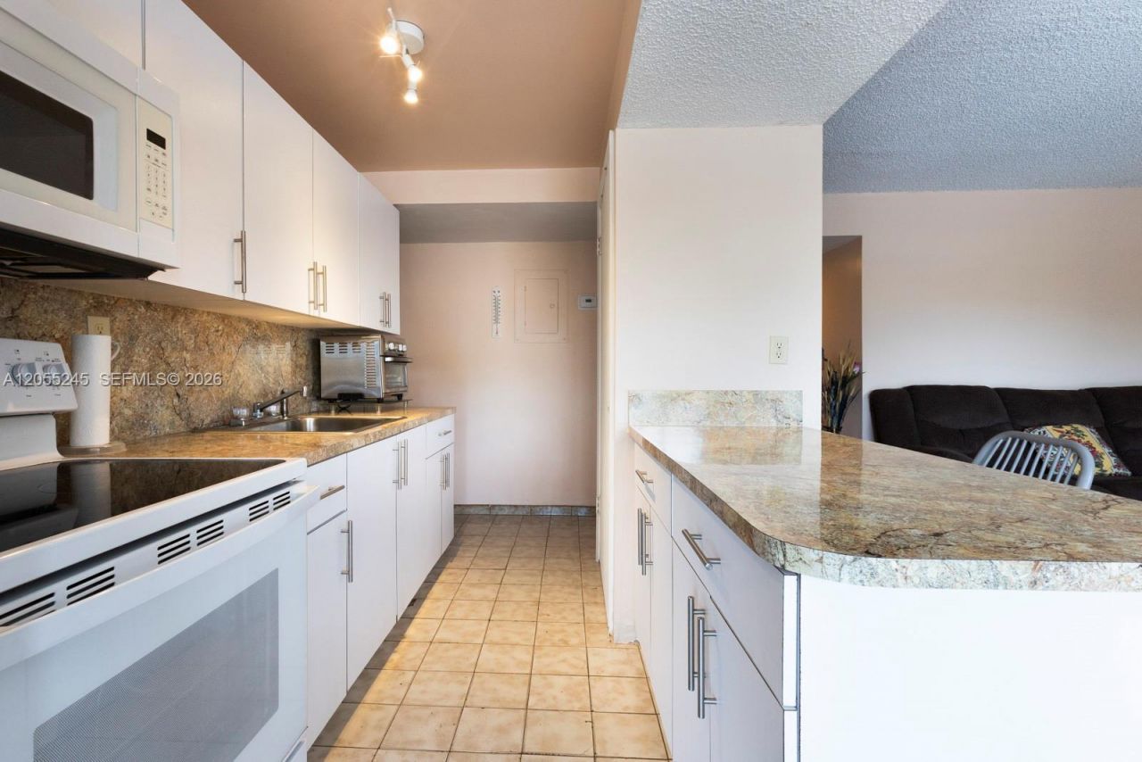 9350 W Flagler St , Unit 208B, Miami, FL 33174 Photo