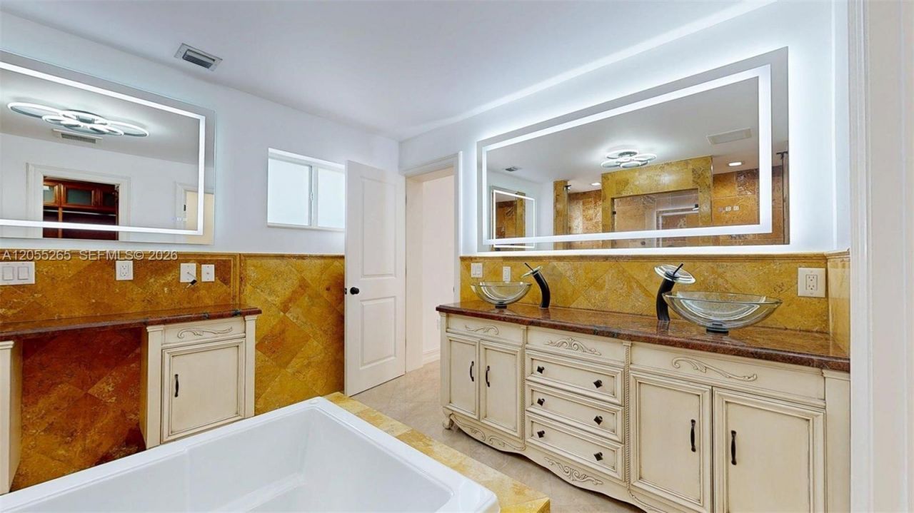 6265 W 10th Ave, Hialeah, FL 33012 Photo