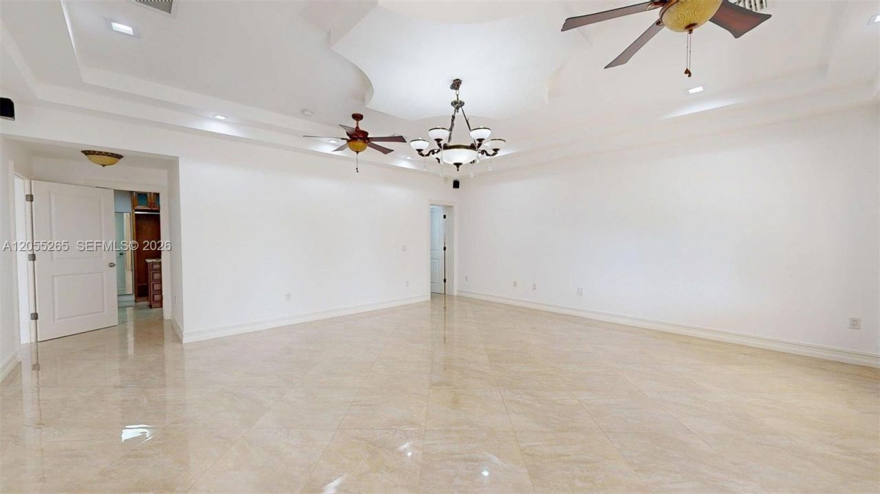 6265 W 10th Ave, Hialeah, FL 33012 Photo