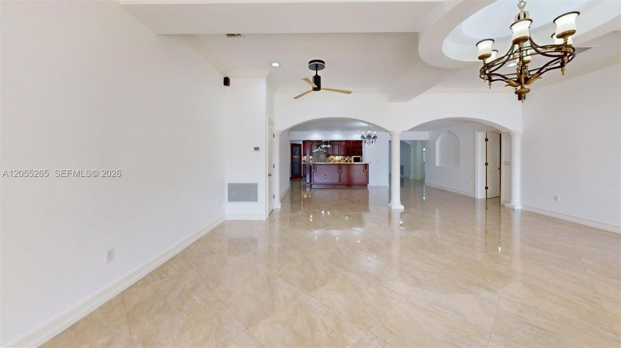 6265 W 10th Ave, Hialeah, FL 33012 Photo