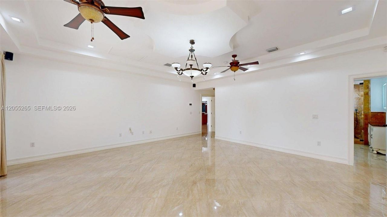 6265 W 10th Ave, Hialeah, FL 33012 Photo