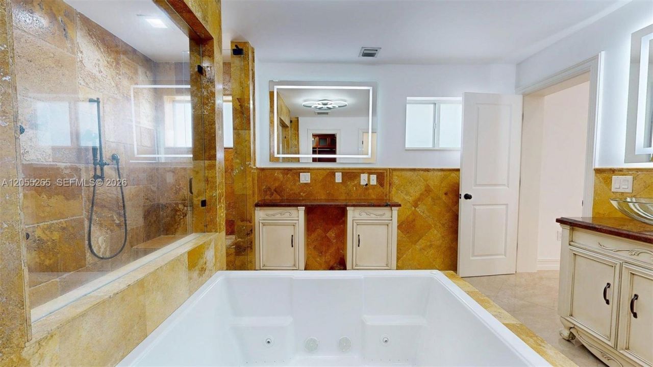 6265 W 10th Ave, Hialeah, FL 33012 Photo