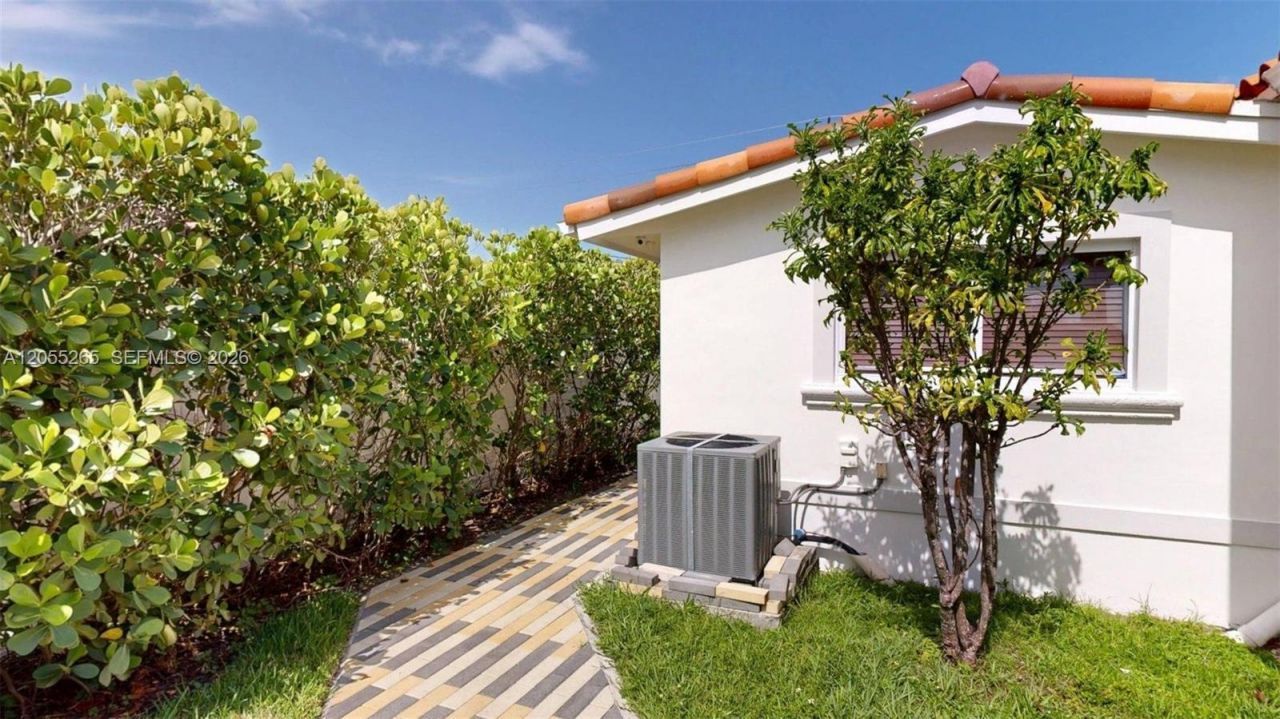 6265 W 10th Ave , Hialeah, FL 33012 Photo