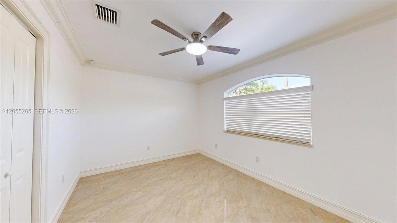6265 W 10th Ave, Hialeah, FL 33012 Photo