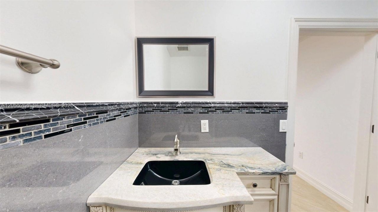 6265 W 10th Ave, Hialeah, FL 33012 Photo