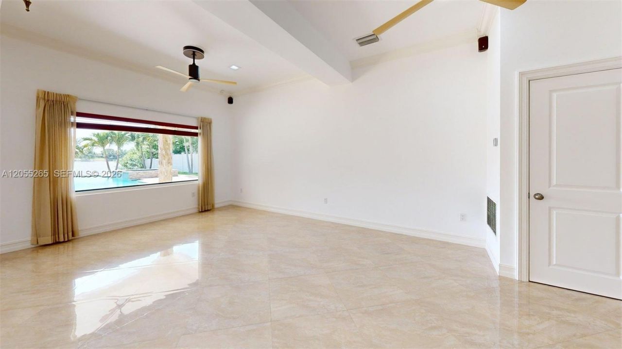 6265 W 10th Ave , Hialeah, FL 33012 Photo