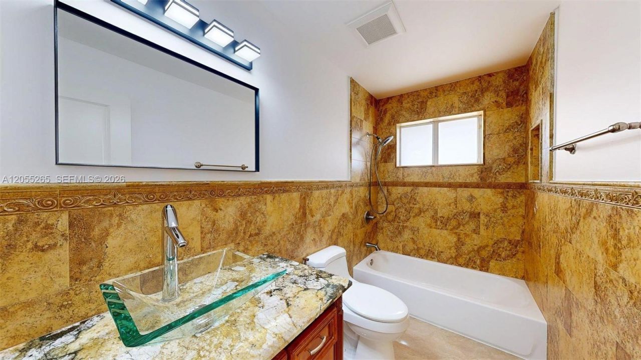 6265 W 10th Ave , Hialeah, FL 33012 Photo
