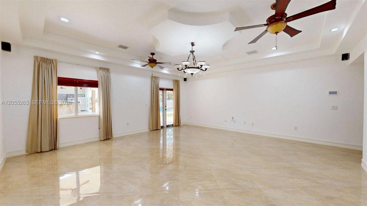 6265 W 10th Ave, Hialeah, FL 33012 Photo