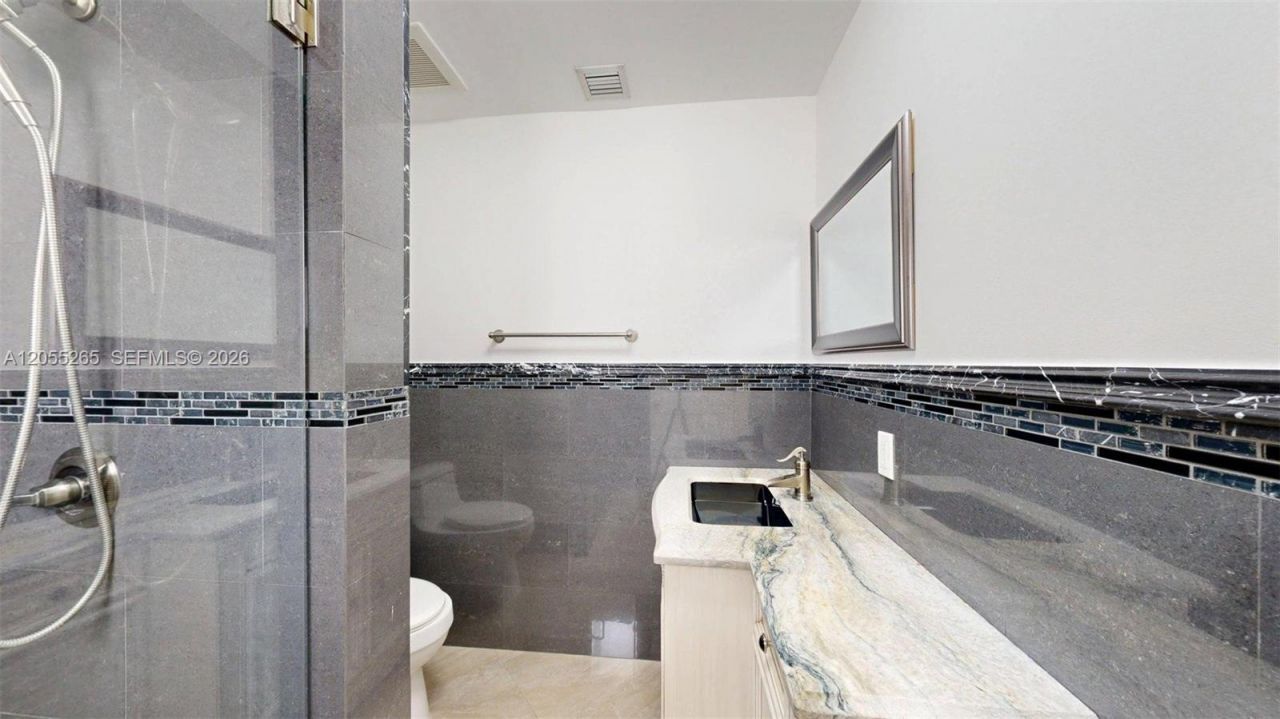 6265 W 10th Ave, Hialeah, FL 33012 Photo