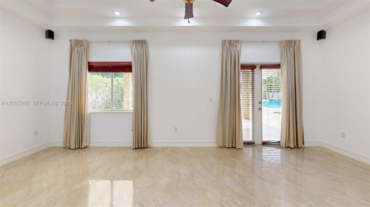 6265 W 10th Ave , Hialeah, FL 33012 Photo