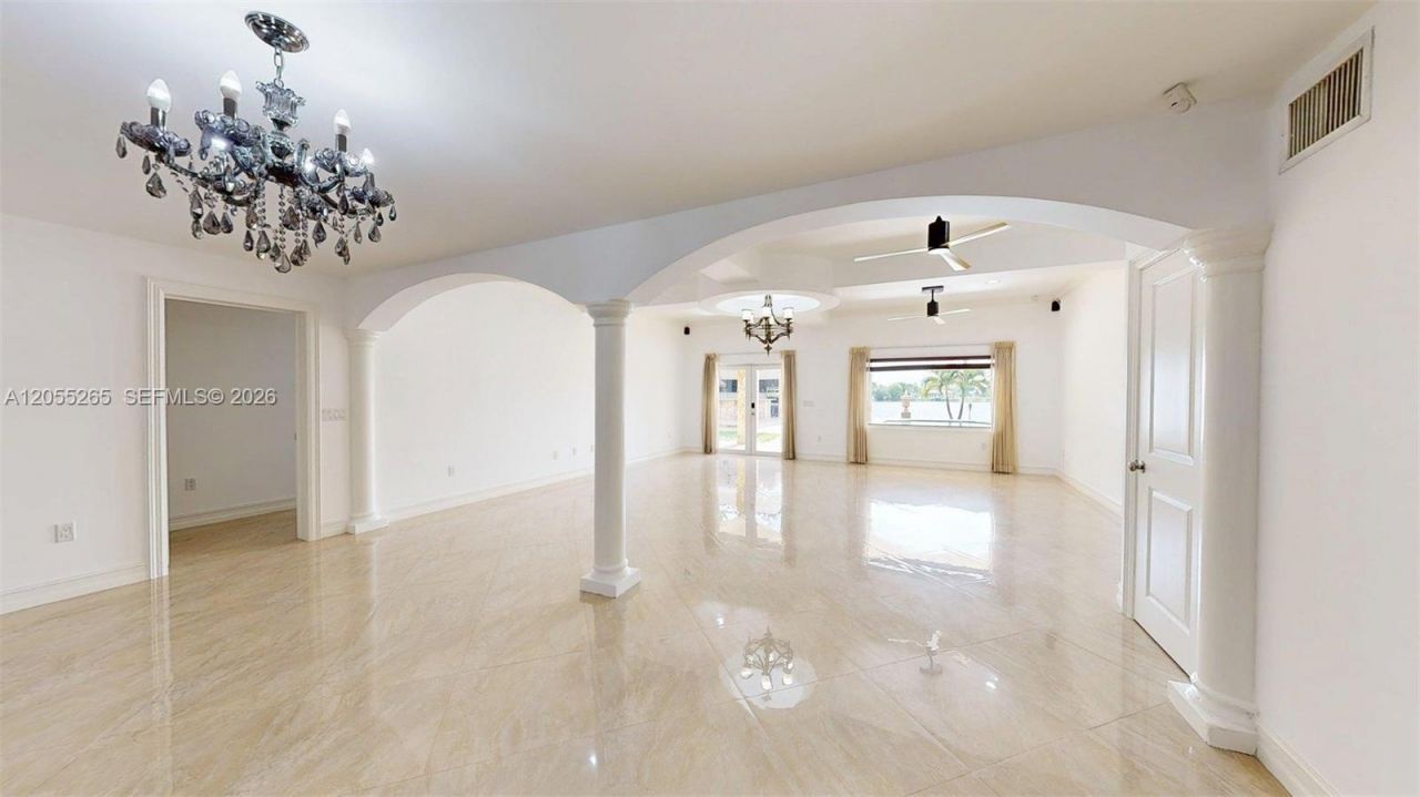 6265 W 10th Ave, Hialeah, FL 33012 Photo