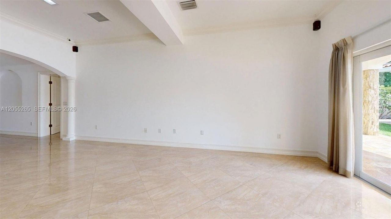 6265 W 10th Ave , Hialeah, FL 33012 Photo