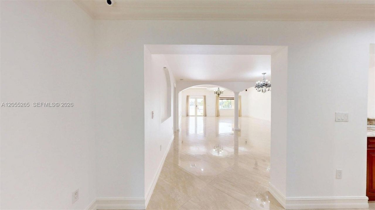 6265 W 10th Ave, Hialeah, FL 33012 Photo