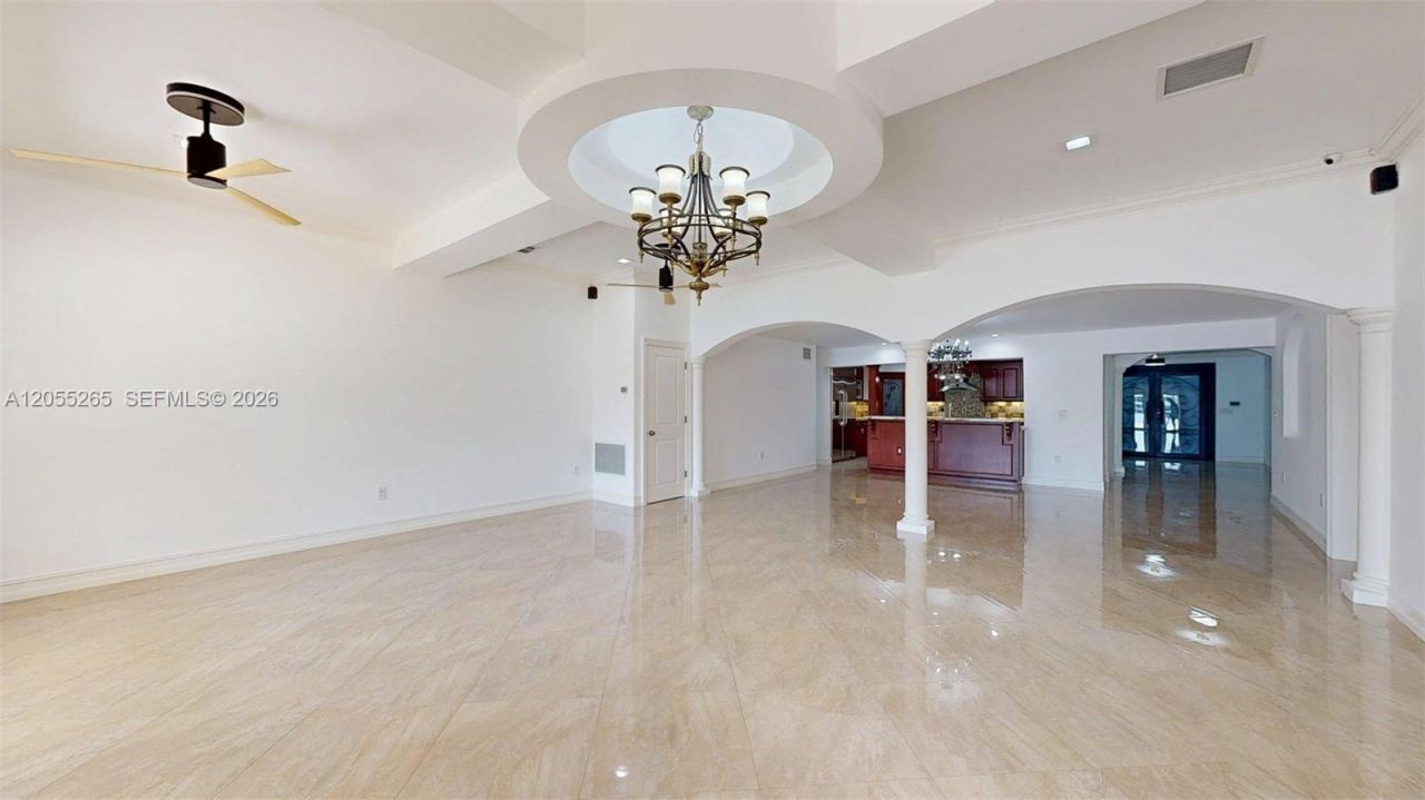 6265 W 10th Ave , Hialeah, FL 33012 Photo