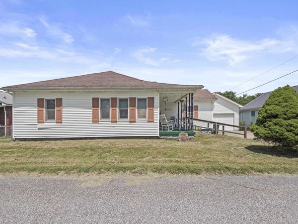 1313 Mullins , Flatwoods, KY 41139