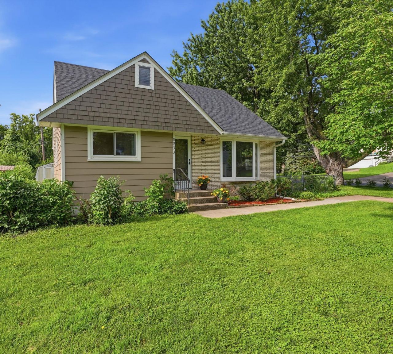 8933 Wally Drive , Golden Valley, MN 55427
