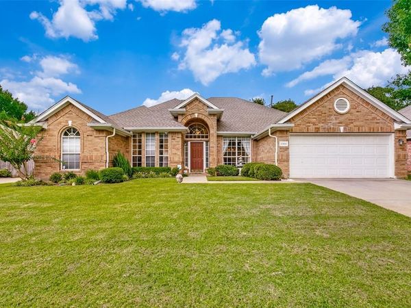 2304 Castlegate Drive, Corinth, TX 76210