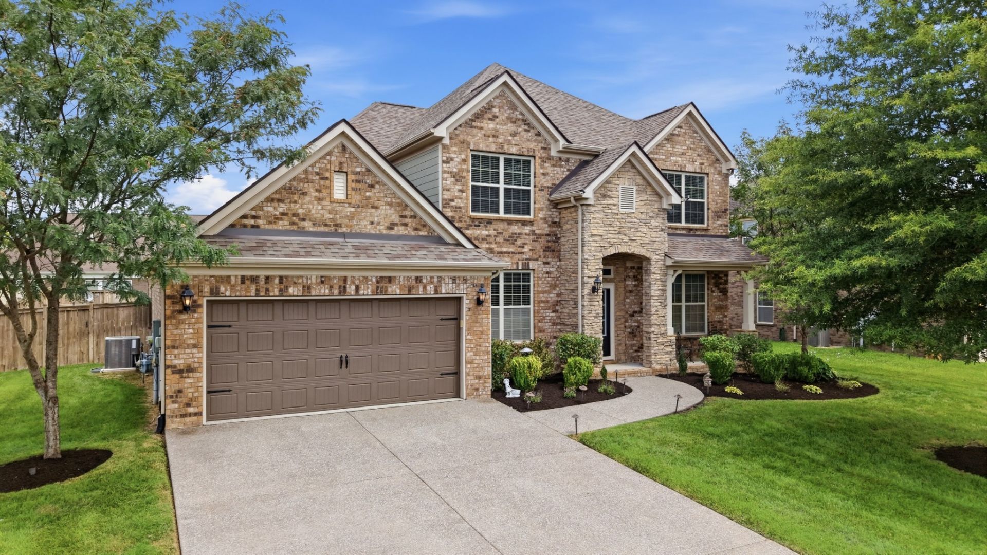 1045 Brixworth Dr, Thompsons Station, TN 37179 Main Photo