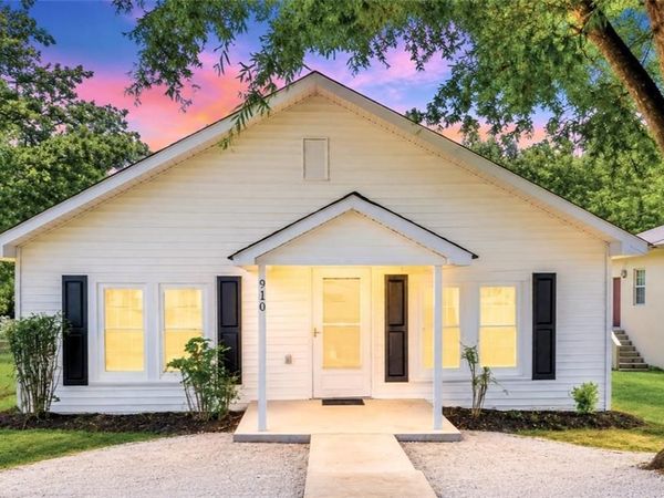 910 Dixie Street , Lexington, NC 27292