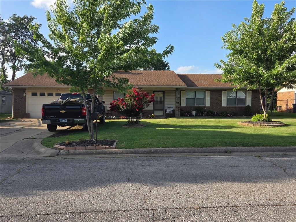 1105 W Geneva Street , Rogers, AR 72758 Main Photo