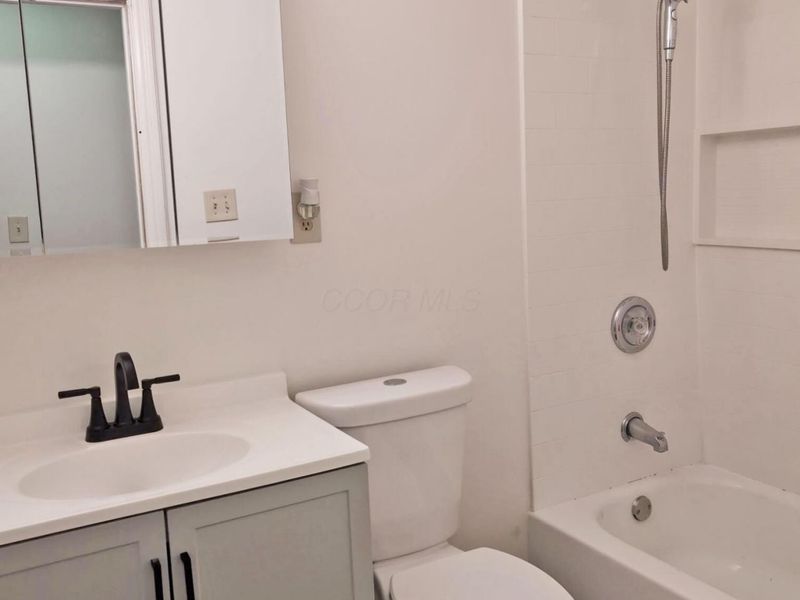2984 Wessex Court, Columbus, OH 43232 Photo 10