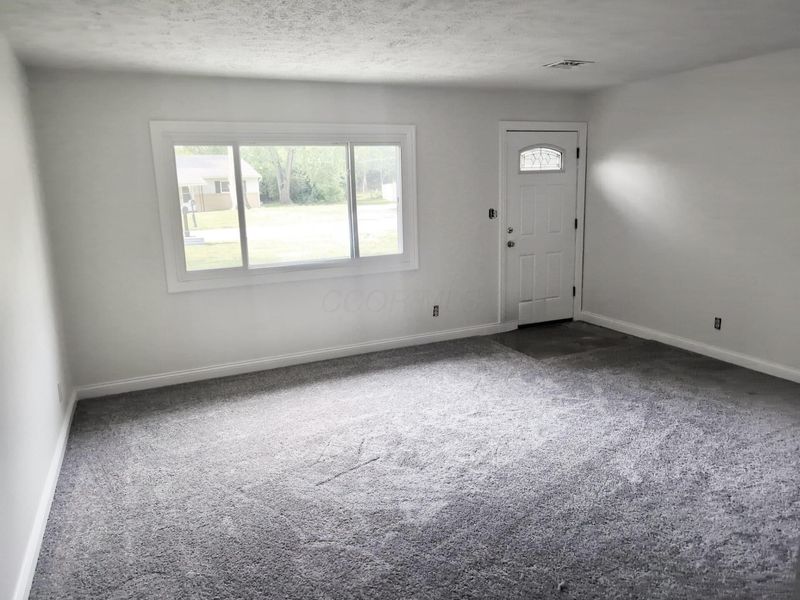 2984 Wessex Court, Columbus, OH 43232 Photo 2