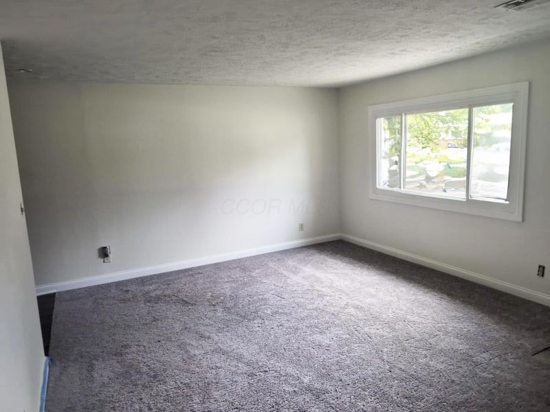2984 Wessex Court, Columbus, OH 43232 Photo 3