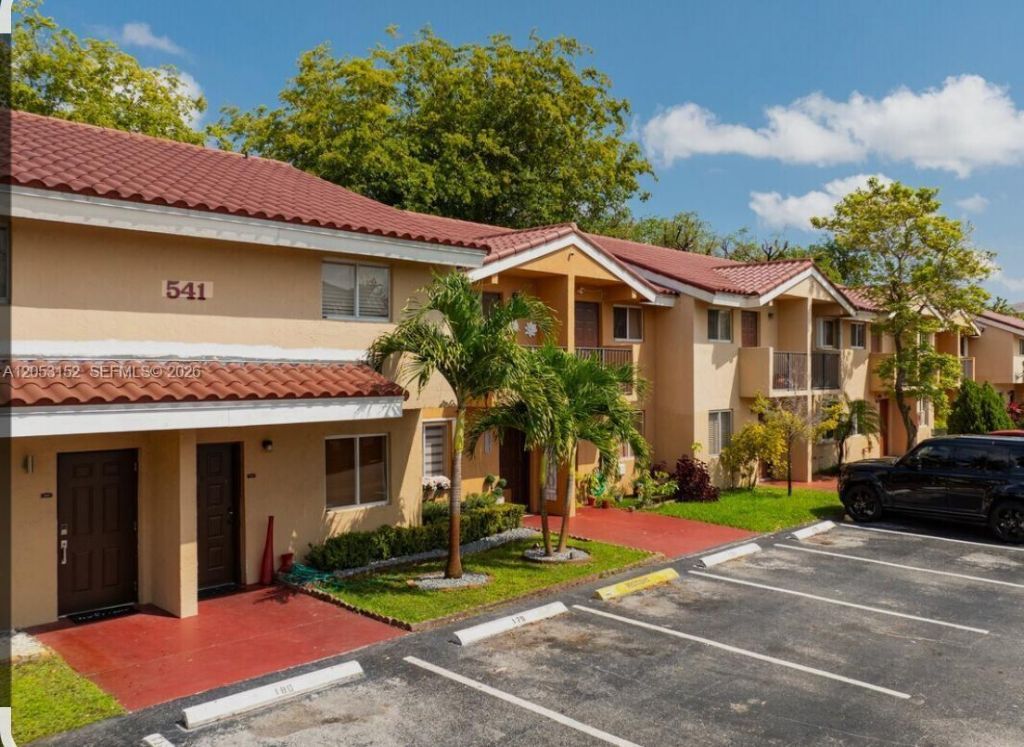 8261 NW 5th Terr, Unit 329, Miami, FL 33126 Photo