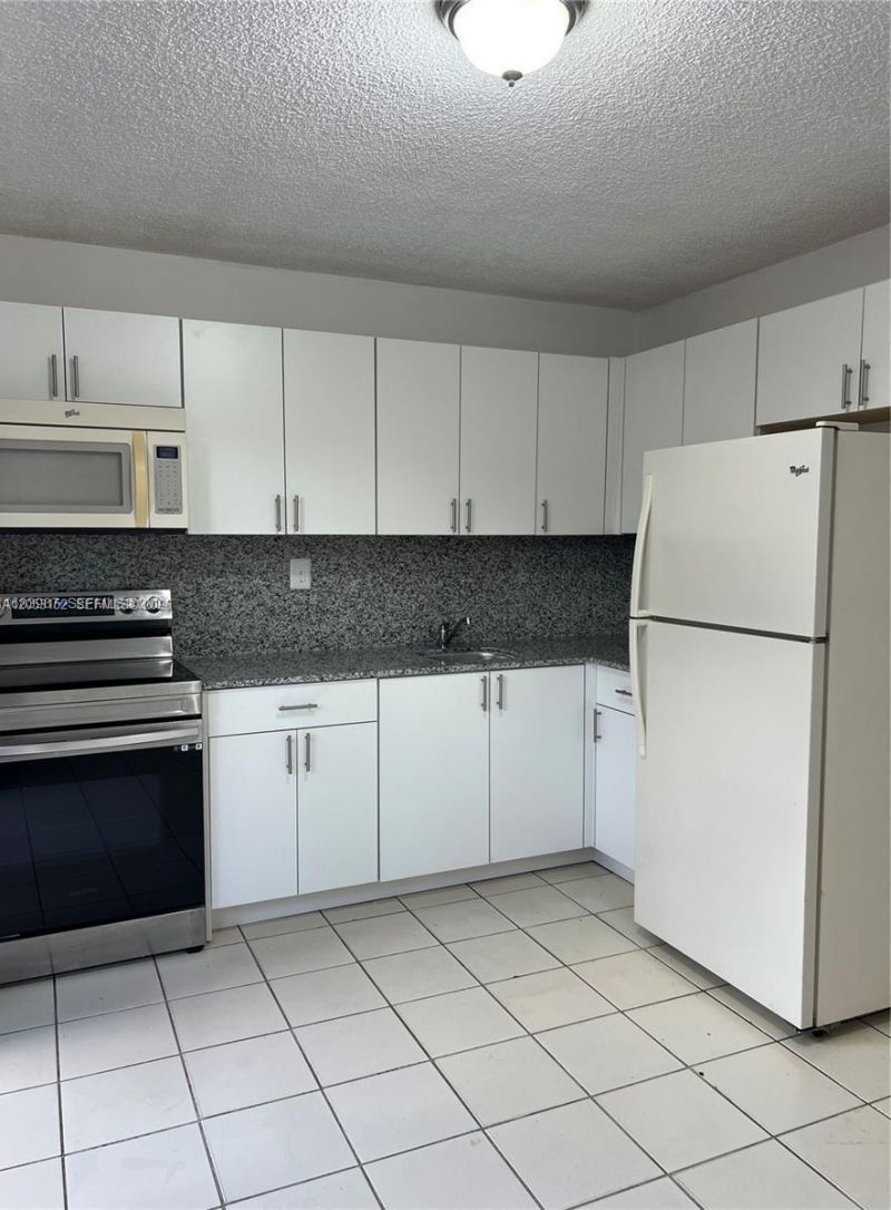 8261 NW 5th Terr, Unit 329, Miami, FL 33126 Photo