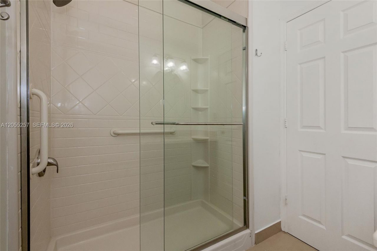 8423 S NW 138th Terrace , Unit 2802, Miami Lakes, FL 33016 Photo
