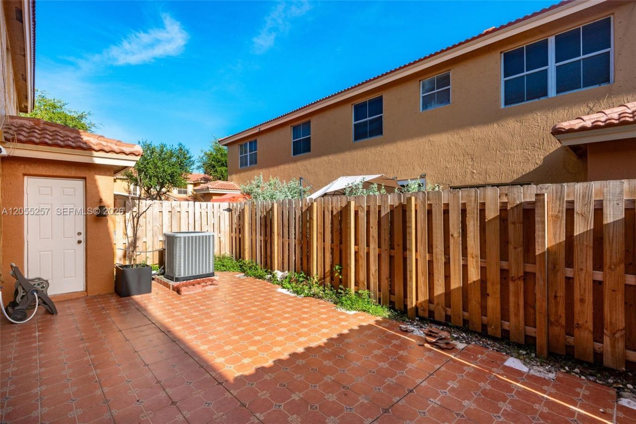 8423 S NW 138th Terrace , Unit 2802, Miami Lakes, FL 33016 Photo