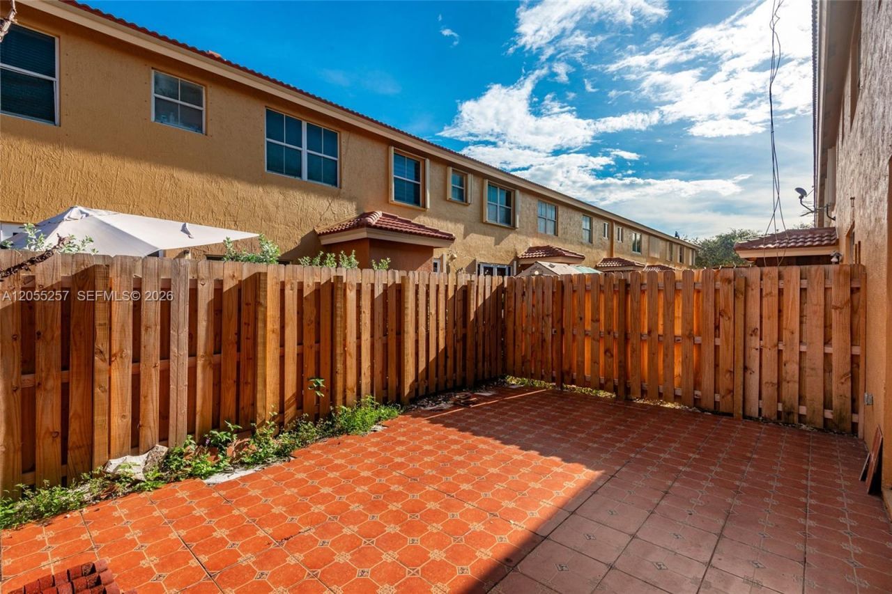 8423 S NW 138th Terrace , Unit 2802, Miami Lakes, FL 33016 Photo