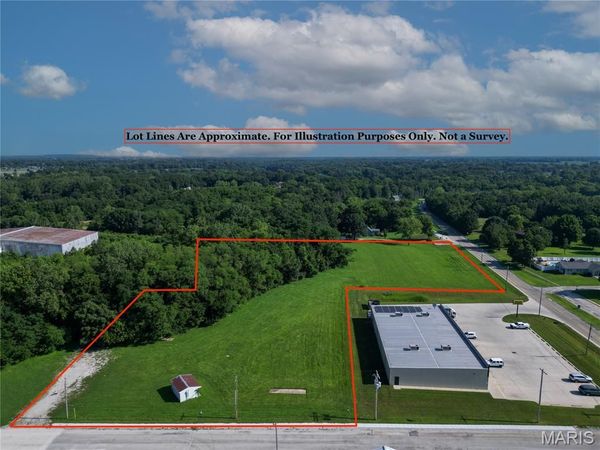 1915 Schram Avenue , Hillsboro, IL 62049
