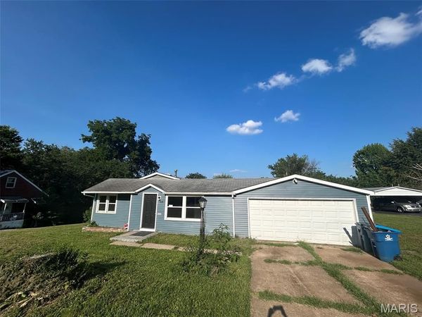 324 Ames Place , Ferguson, MO 63135