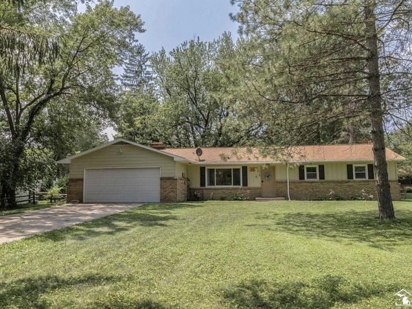 8413 Summerfield Road, Lambertville, MI 48144