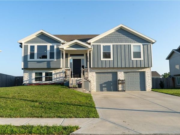 1913 Eagle Drive, Harrisonville, MO 64701