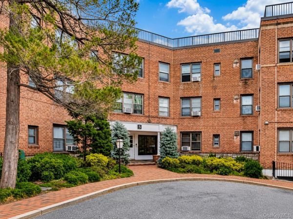 3 town house Place , Unit 3c, Great Neck, NY 11021