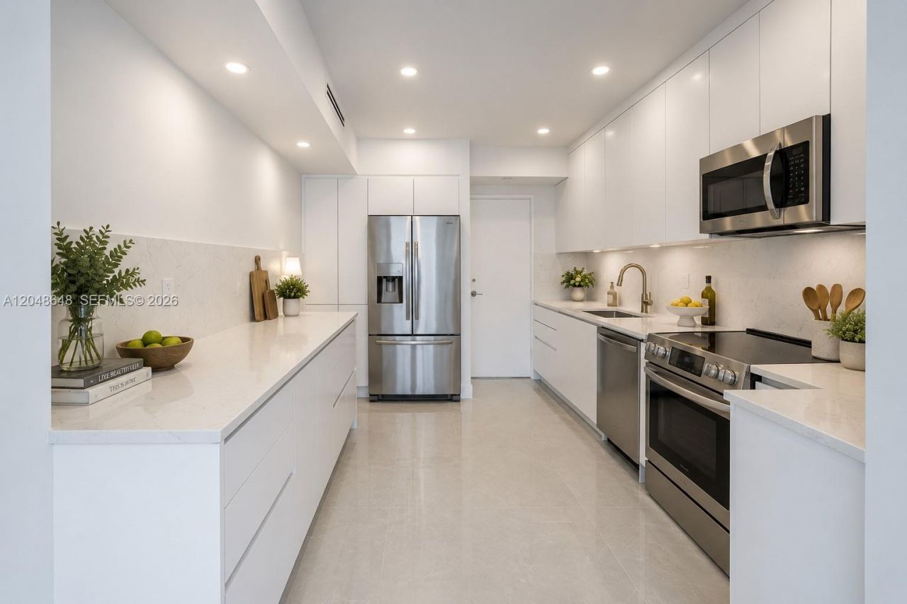 5055 Collins Ave, Unit 14H, Miami Beach, FL 33140 Photo